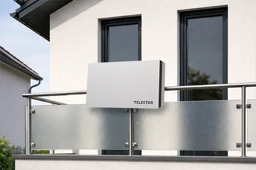 telestar_flachantennen_katagorie Sat Flach Antennen für Satellitenempfang am Balkon montiert